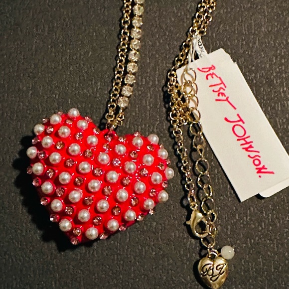 NWT Betsey Johnson Red Heart Pearl Rhinestone Accent Necklace - Picture 2 of 7